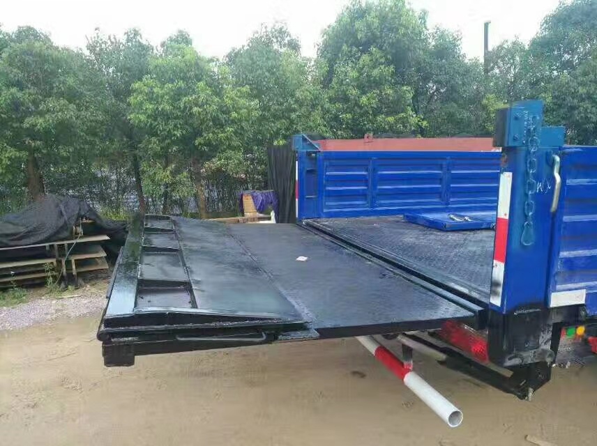 折疊(dié)式汽車尾闆