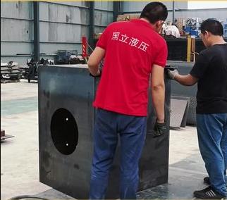 大型液壓站(zhàn) 國立液壓，為(wéi)機械企業提(ti)供動